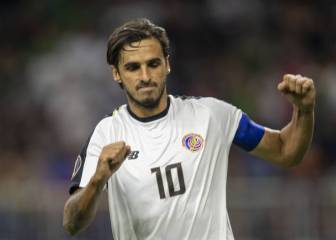 Bryan Ruiz deja al Santos de Brasil por falta de pago