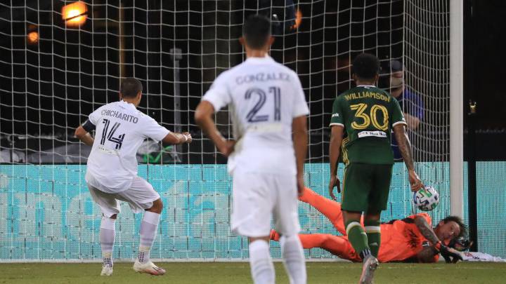 ¡Qué error! Chicharito falla penalti con el Galaxy en MLS is Back