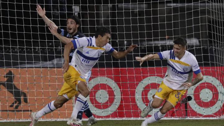 El entrenador argentino se mostró feliz y muy emotivo por haber liderado a sus jugadores en la remontada sobre Vancouver Whitecaps.