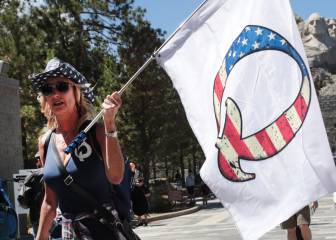 Twitter le declara la guerra a QAnon y bloquea sus cuentas