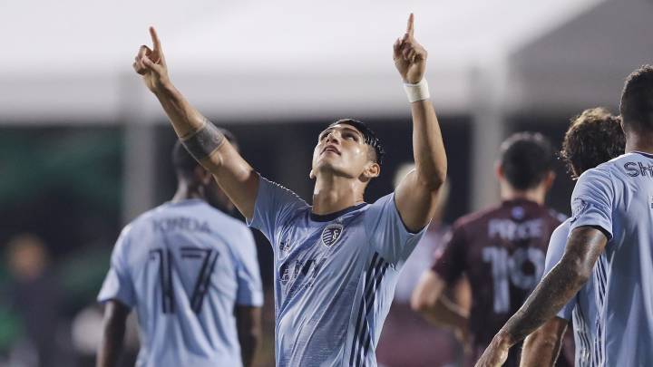 Alan Pulido es pieza fundamental en el esquema de Sporting KC