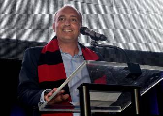 Darren Eales destituye a De Boer por no jugar emocionante