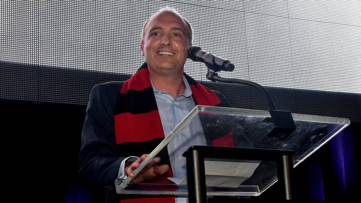 Darren Eales explica por qué se separaron de Frank de Boer