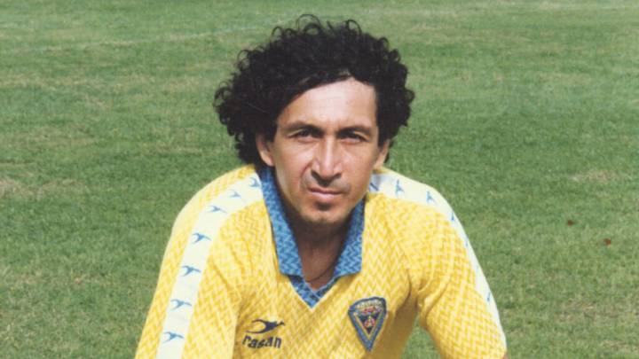 Hace 38 años el Mágico González firmó su contrato con el Cádiz