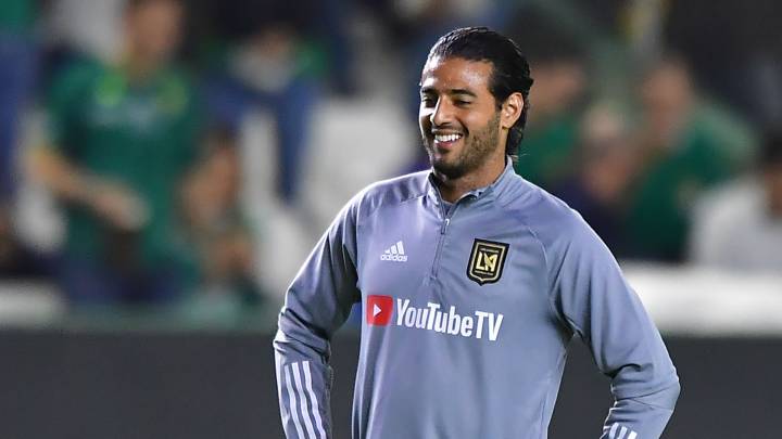 El entrenador de LAFC aseguró que Carlos Vela siempre impulsa a sus compañeros más jóvenes a superarse y ser mejores futbolistas.