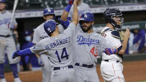 Edwin Ríos y Kike Hernández con los Astros