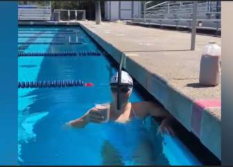 Campeona de natación de USA realiza divertido reto en el agua