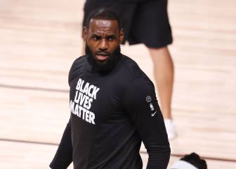 LeBron James ya porta la nueva playera del Liverpool