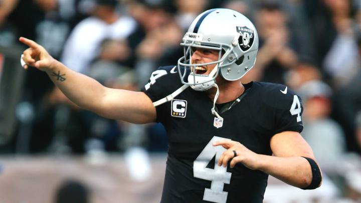 Derek Carr con los Raiders