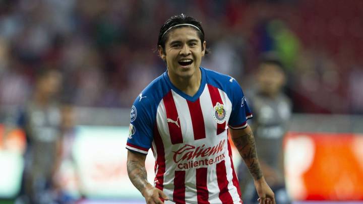 El futbolista de las Chivas del Guadalajara indicó que su único objetivo es triunfar en el Rebaño y silenciar así las críticas de sus detractores.