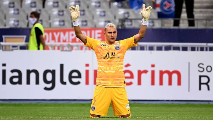 ¡Denle el 10! Keylor muestra su enorme técnica con el balón