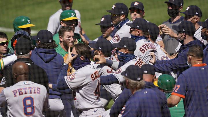 Pelea entre Athletics y Astros
