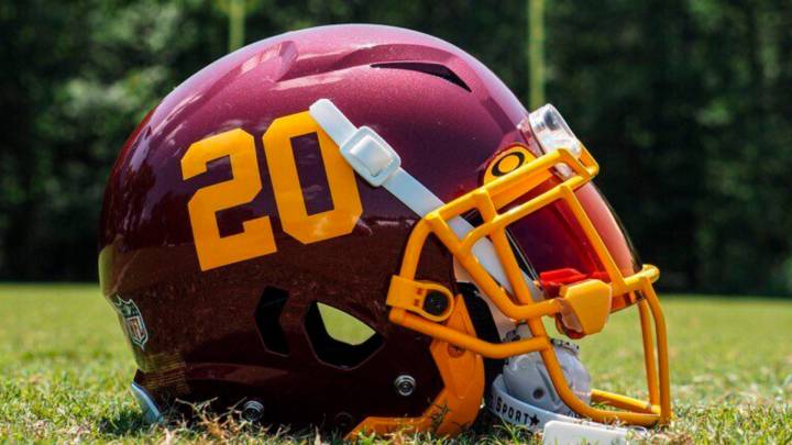 Casco del Washington Football Team para la campaña 2020