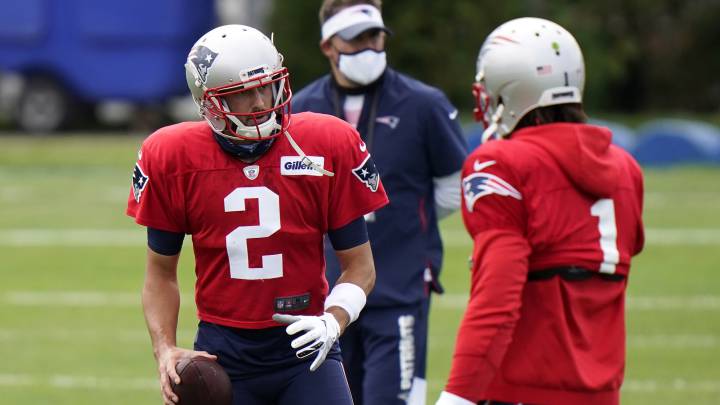 Brian Hoyer y Cam Newton con los Patriots