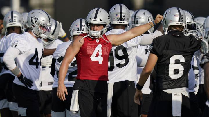 Derek Carr con los Raiders
