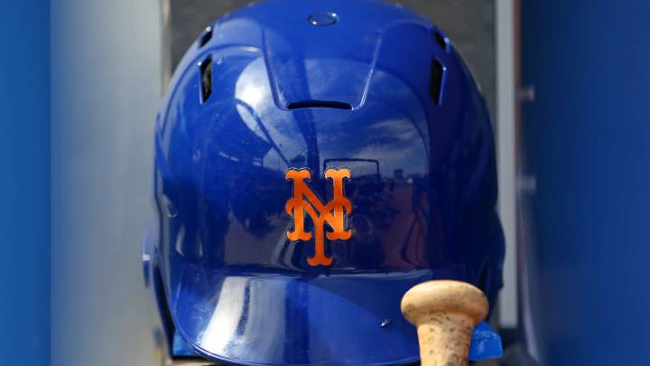 Casco de los Mets