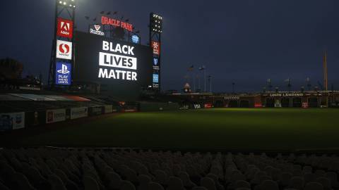 Mensaje de Black Lives Matter en Oracle Park