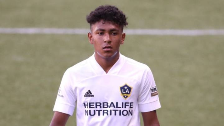 A pesar de jugar como lateral, el mexicoamericano Mauricio Cuevas anotó al igual que el domingo anterior; ambos goles fueron de tiro libre.