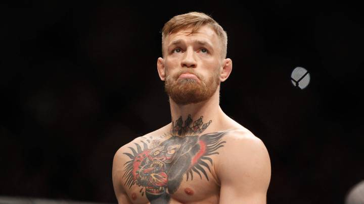 Entrenador de McGregor le dio una paliza por golpear a una luchadora de MMA