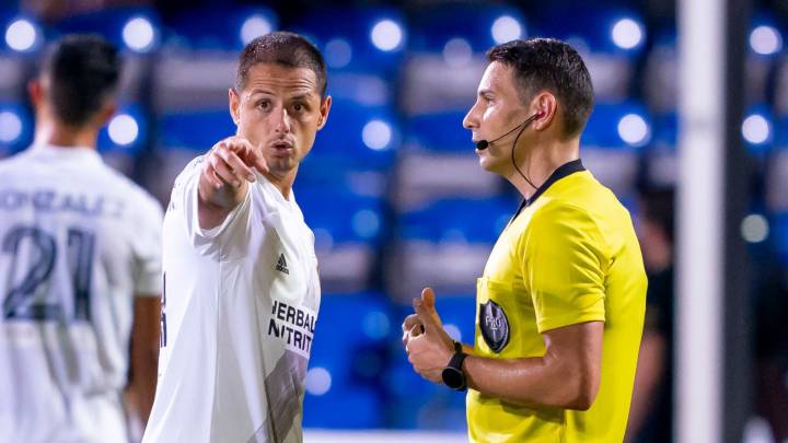 Barros Schelotto: "Chicharito tuvo mala suerte al lesionarse"