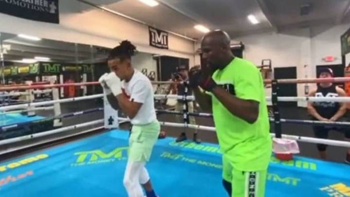 Floyd Mayweather da clases de boxeo Ozuna en Puerto Rico