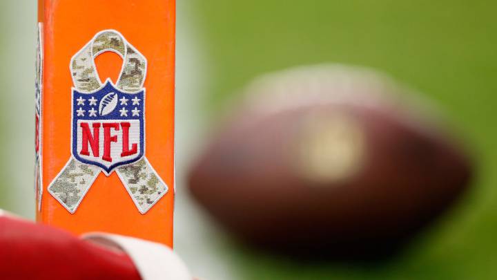 Balón y logo de la NFL