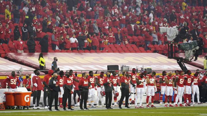 Ceremonia del himno nacional en Arrowhead Stadium