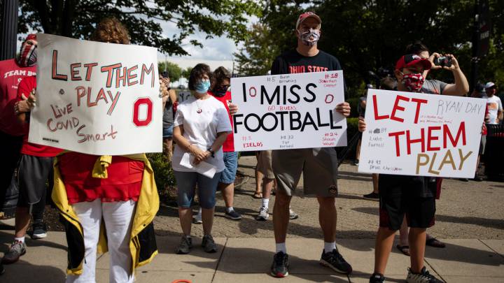 Padres de jugadores de Ohio State protestan