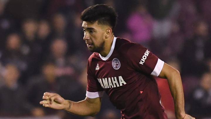 Marcelino Moreno compra casa a sus papás antes de salir de Argentina