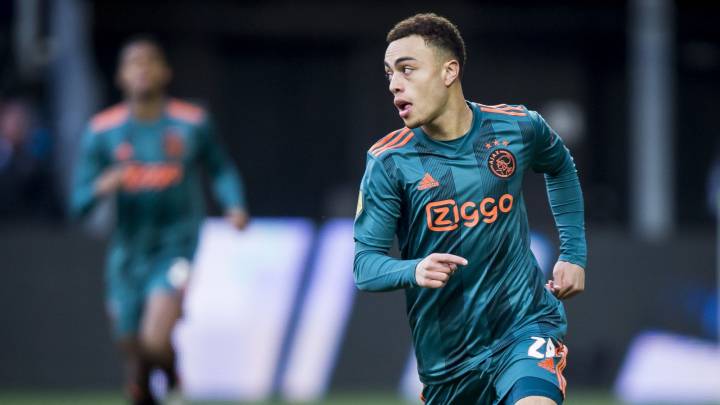 Sergiño Dest ya está en Barcelona: Así fue su llegada