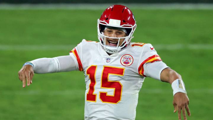 Patrick Mahomes contra los Ravens