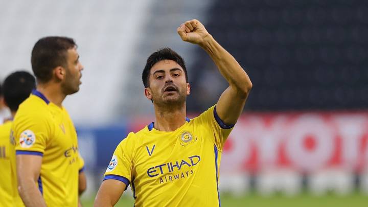Pity Martínez celebra su primer gol con el Al-Nassr de Arabia Saudita.