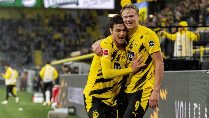 El juvenil de 17 años hizo un hat-trick de asistencias en la goleada del Borussia Dortmund sobre Friburg, e igualó una marca histórica impuesta por Steve Cherundolo.