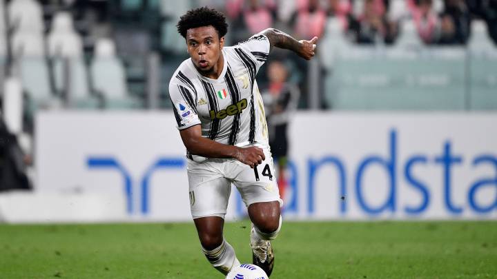 McKennie presume su auto nuevo frente al Allianz Stadium