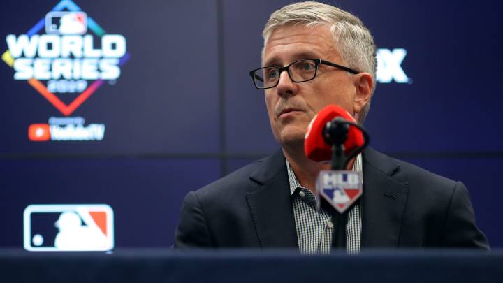 Jeff Luhnow con los Astros