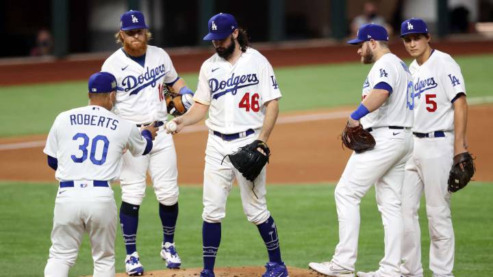 Dave Roberts con Tony Gonsolin