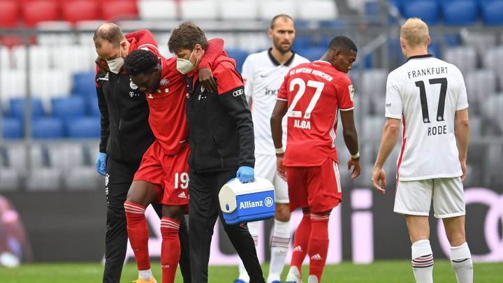 Alphonso Davies sufre dura lesión en el tobillo contra Eintracht