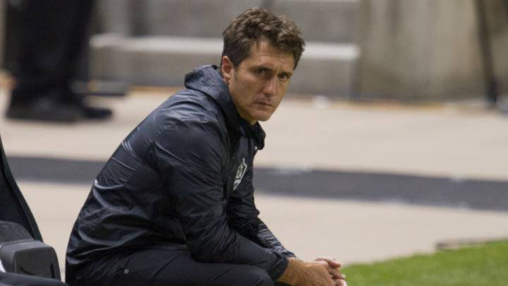 Luego de la derrota de su equipo en El Tráfico ante LAFC, algunos aficionados le pidieron a la institución nombrar a un nuevo entrenador.