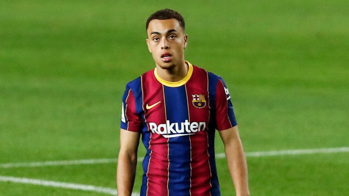 Sergiño Dest inicia su segundo juego consecutivo en la banca del Barcelona