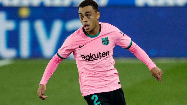 Sergiño Dest vuelve a la alineación titular del Barcelona