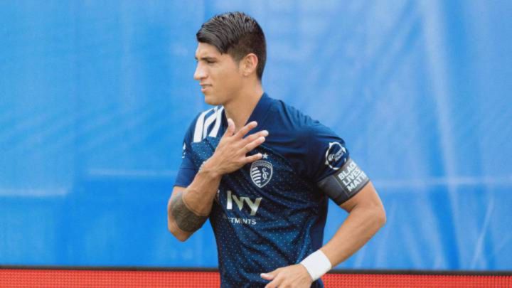 Debido a este panorama, el delantero mexicano también causó baja en la convocatoria de la Selección Mexicana para la siguiente Fecha FIFA.