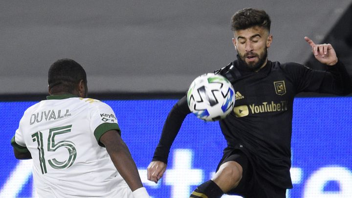 Bradley se queja de no contar con 4 jugadores ante Seattle