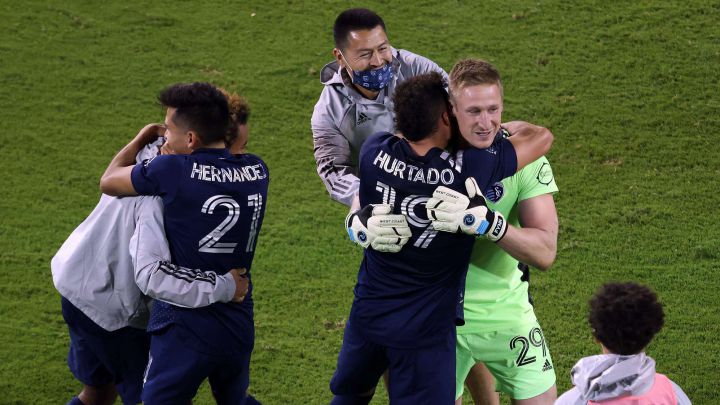 Tim Melia, primer portero en detener tres penales en la historia de los MLS Playoffs