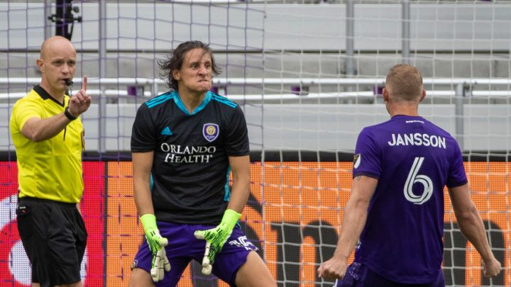 Rodrigo Schlegel revela por qué se ofreció a atajar tras la expulsión de Gallese