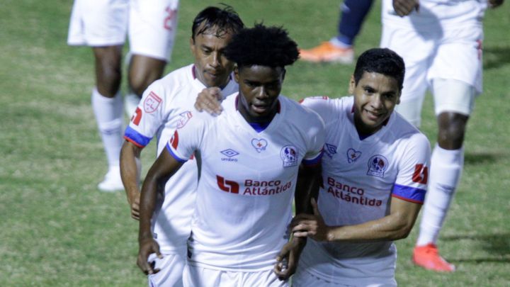 El conjunto de los Leones se impuso con autoridad en el Estadio Nacional de Tegucigalpa; Núñez y Flores fueron los encargados de las anotaciones.