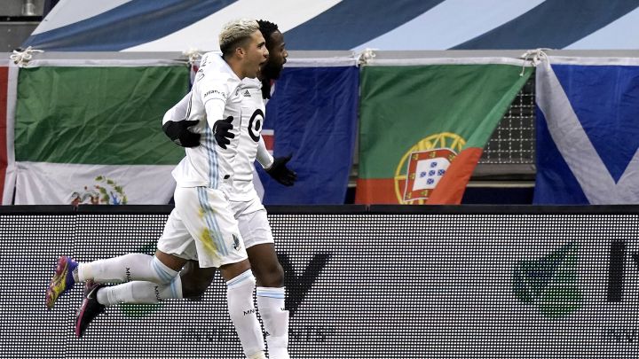 El habilidoso jugador argentino salió con un mensaje especial para Diego y en el campo lo honró con una brutal exhibición ante Kansas City.