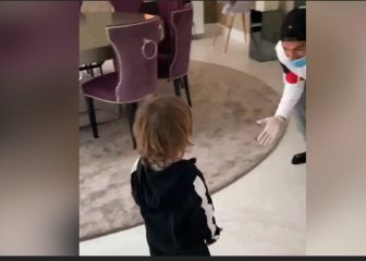El reencuentro de Suárez con su familia tras recuperarse de covid