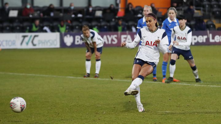 Alex Morgan anota su primer gol con el Tottenham