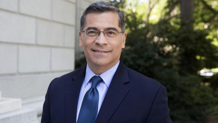 ¿Quién es Xavier Becerra, el responsable de Salud de origen mexicano elegido por Biden?