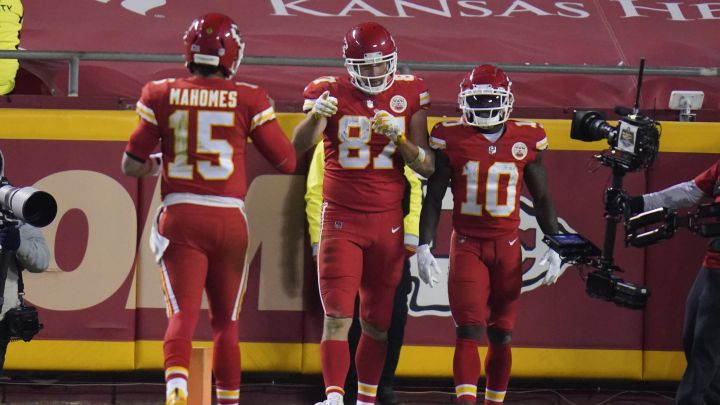 PATRICK MAHOMES, TRAVIS KELCE Y TYREEK HILL CON LOS CHIEFS